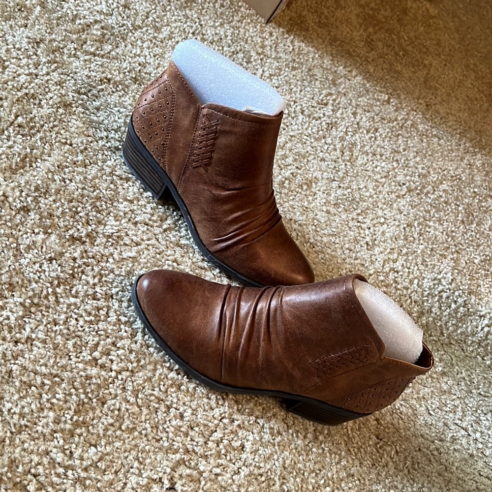 Brand new bare trap flat brown booties